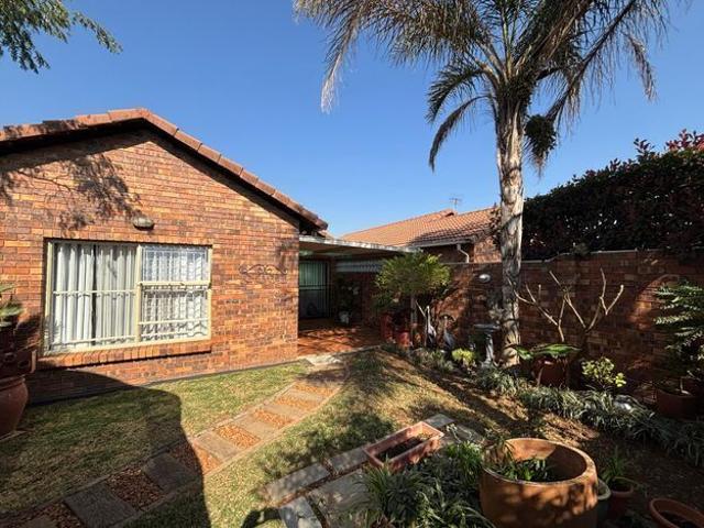 3 Bedroom townhouse sectional to rent in Wilgeheuwel, Roodepoort