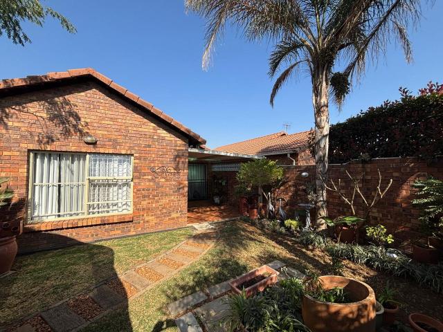 3 Bedroom townhouse sectional to rent in Wilgeheuwel, Roodepoort