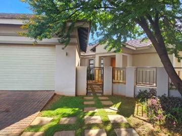 3 Bedroom townhouse sectional to rent in Wilkoppies, Klerksdorp