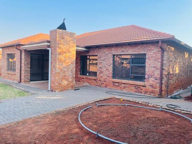 3 Bedroom townhouse sectional to rent in Willow Park Manor, Pretoria