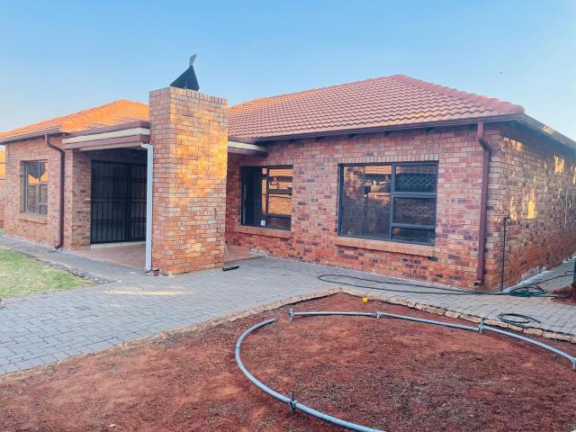 3 Bedroom townhouse sectional to rent in Willow Park Manor, Pretoria