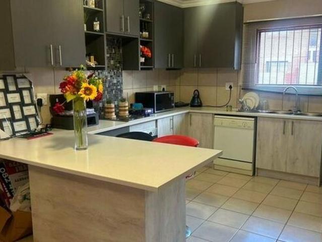 3 Bedroom townhouse sectional rented in Fichardt Park, Bloemfontein