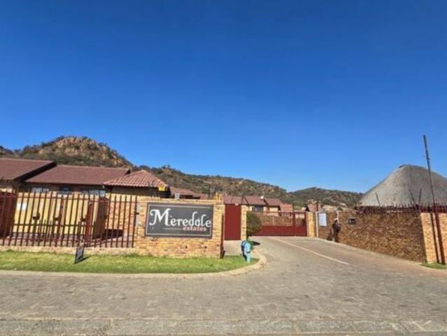 3 Bedroom townhouse sectional rented in Meredale, Johannesburg