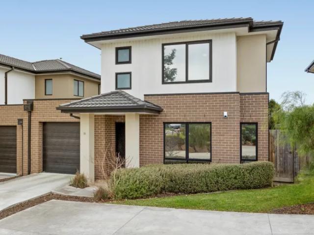 3 Bedroom Townhouse Skye VIC LS104893757