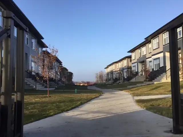 3 Bedroom Townhouse Spruce Grove AB 104991295