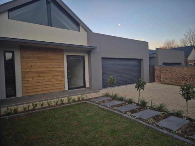 3 Bedroom Townhouse To Let in Van Der Hoff Park