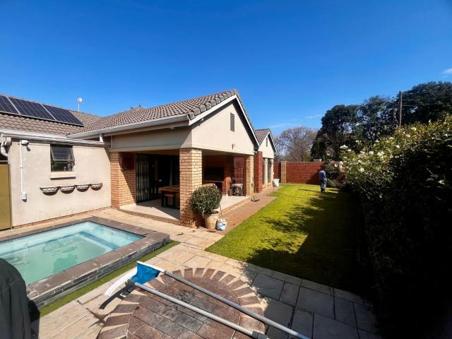 3 Bedroom Townhouse To Let in Vyfhoek