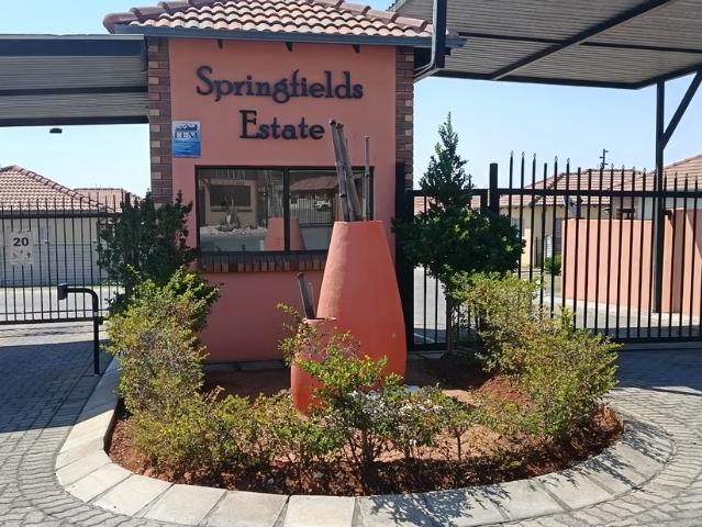 3 Bedroom Townhouse To Let in Waterval East