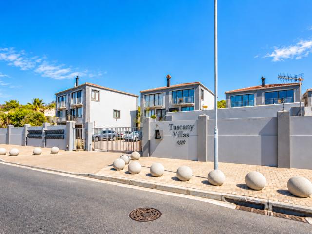 3 Bedroom Townhouse To Let in West Beach