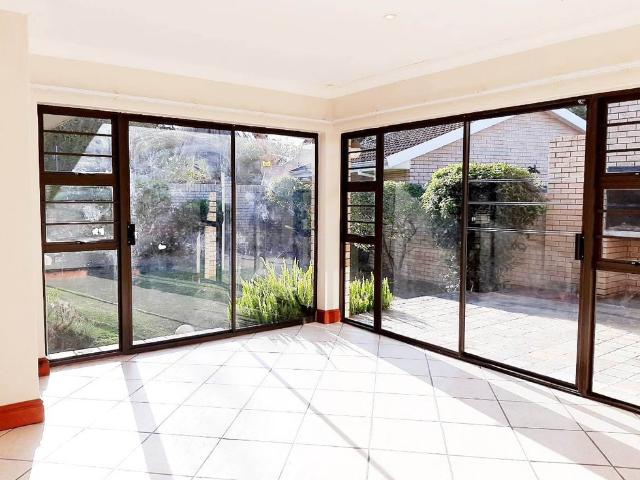 3 Bedroom Townhouse To Let in Weybridge Park