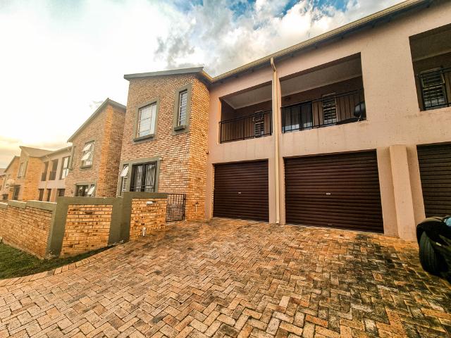3 Bedroom Townhouse To Let in Wilgeheuwel
