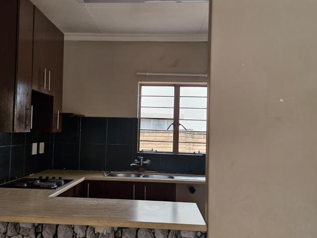 3 Bedroom Townhouse To Let in Willow Park Manor