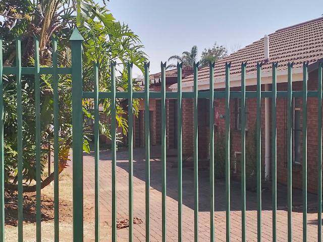3 Bedroom Townhouse To Let in Amandasig