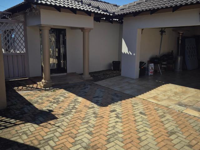 3 Bedroom Townhouse To Let in Baillie Park