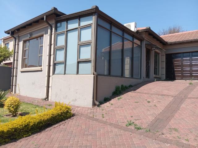 3 Bedroom Townhouse To Let in Ben Fleur
