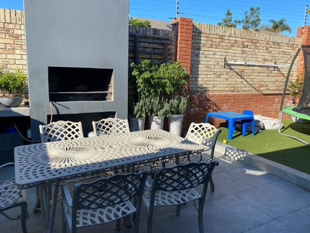 3 Bedroom Townhouse To Let in Beacon Bay