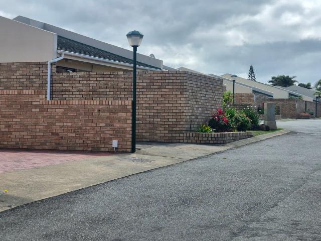 3 Bedroom Townhouse To Let in Beacon Bay