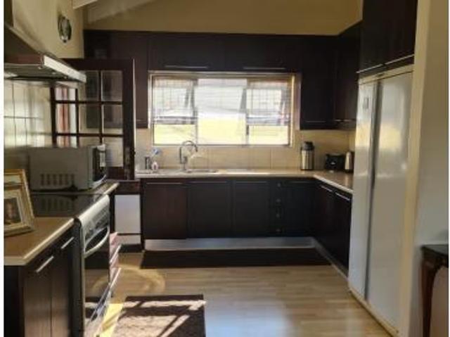 3 Bedroom Townhouse To Let in Beacon Bay