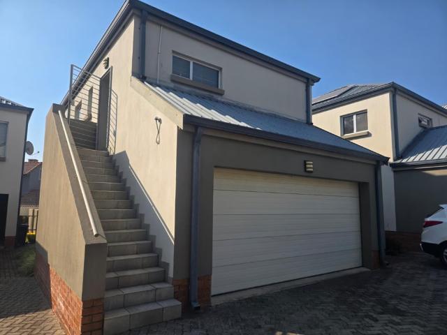 3 Bedroom Townhouse To Let in Broadacres