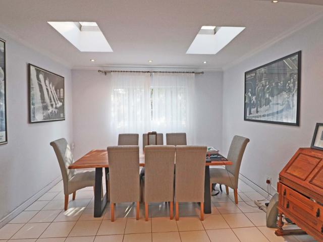 3 Bedroom Townhouse To Let in Bryanston
