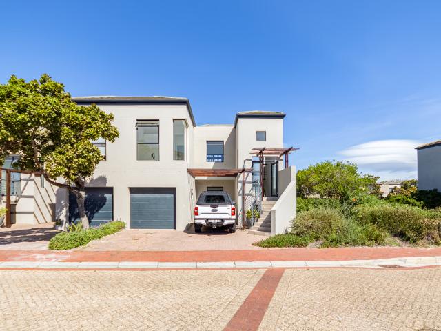 3 Bedroom Townhouse To Let in Century City