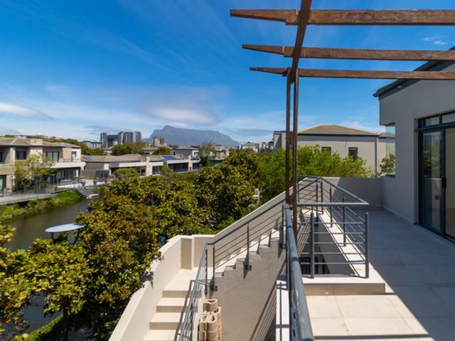 3 Bedroom Townhouse To Let in Century City