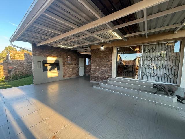 3 Bedroom Townhouse To Let in Del Judor Ext 10
