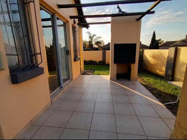 3 Bedroom Townhouse To Let in Die Heuwel