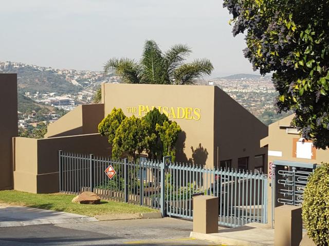 3 Bedroom Townhouse To Let in Glenvista
