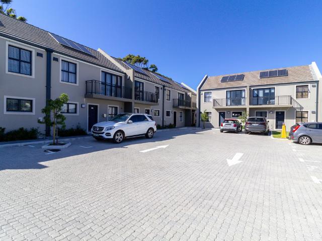 3 Bedroom Townhouse To Let in Harfield Village