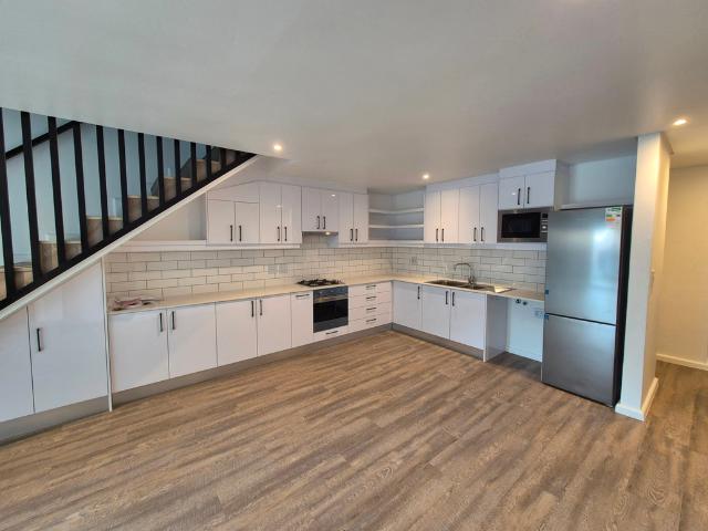 3 Bedroom Townhouse To Let in Hout Bay Central