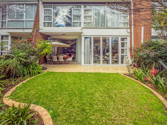 3 Bedroom Townhouse To Let in Hyde Park