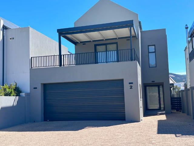 3 Bedroom Townhouse To Let in Kleine Parys 2