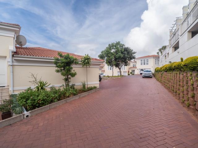 3 Bedroom Townhouse To Let in La Lucia