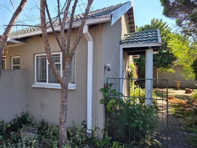 3 Bedroom Townhouse To Let in Langenhovenpark