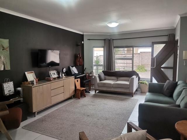 3 Bedroom Townhouse To Let in Lovemore Heights