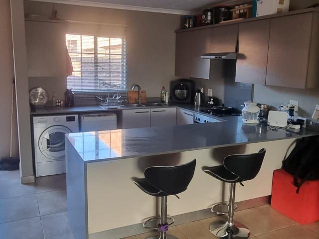 3 Bedroom Townhouse To Let in Montana