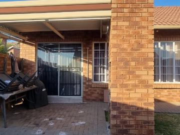 3 Bedroom Townhouse To Let in Montana