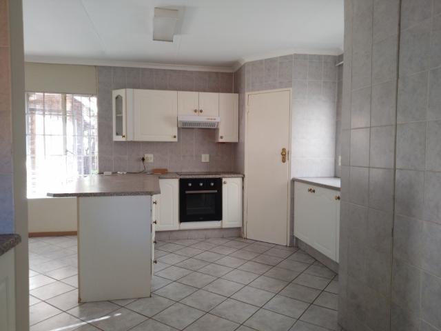 3 Bedroom Townhouse To Let in Montana