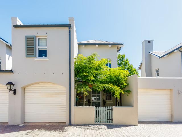 3 Bedroom Townhouse To Let in Nooitgedacht Village