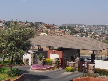 3 Bedroom Townhouse To Let in Oakdene