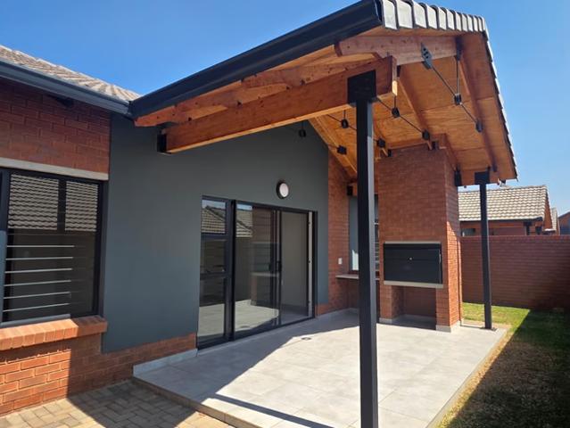 3 Bedroom Townhouse To Let in Olympus AH
