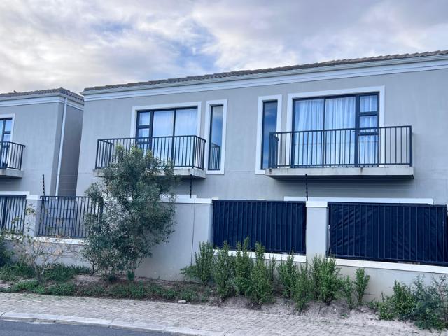 3 Bedroom Townhouse To Let in Parklands