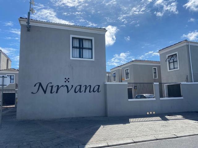 3 Bedroom Townhouse To Let in Parklands