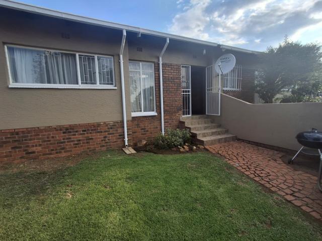 3 Bedroom Townhouse To Let in Parkrand