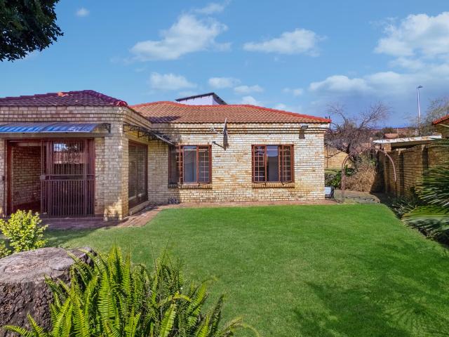 3 Bedroom Townhouse To Let in Pinehaven