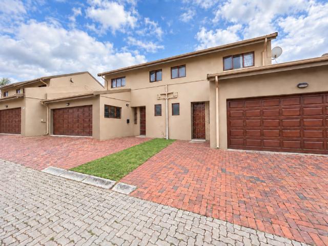 3 Bedroom Townhouse To Let in Radiokop