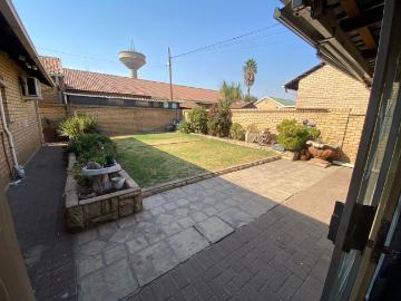 3 Bedroom Townhouse To Let in Reyno Ridge
