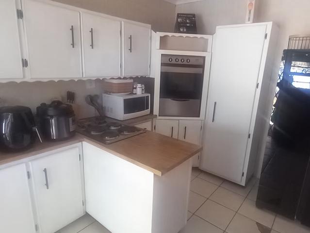 3 Bedroom Townhouse To Let in Riebeeckstad
