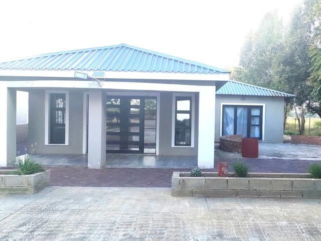 3 Bedroom Townhouse To Let in Roodewal